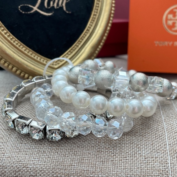🌟♥️Silvertone Bling and Pearl Beaded Stretch Bracelets Set of 4 🌟♥️NEW - Picture 2 of 4